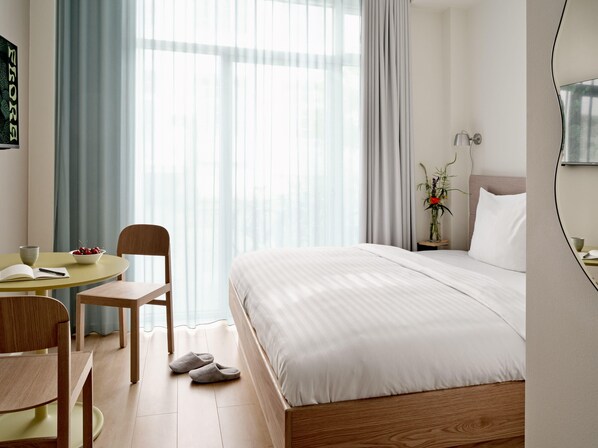 1 bedroom, iron/ironing board, travel crib, WiFi