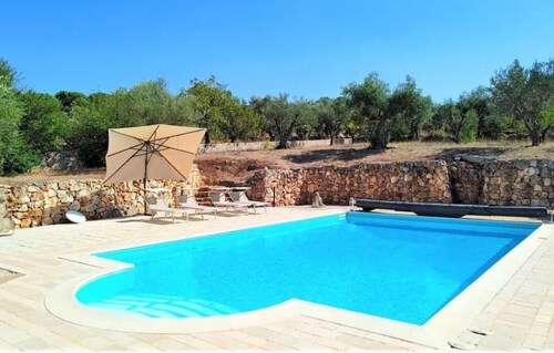Villa ensoleillée avec belle piscine privée au coeur de la Vallée d' Itria 