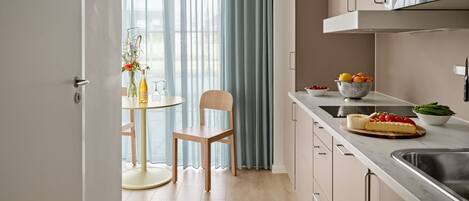 Refrigerador, microondas, parrilla de estufa y lavavajillas