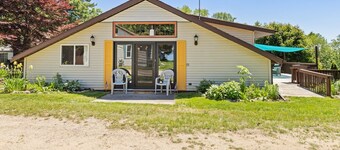 Maison de lac confortable avec terrain de pickleball
