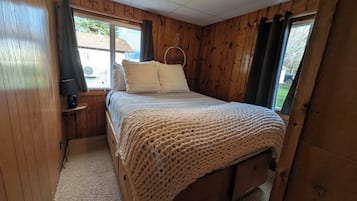 1 dormitorio, tabla de planchar con plancha, wifi y ropa de cama