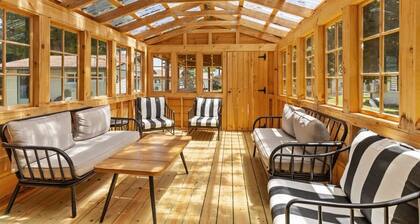 Chippewa Lake cabin w/ pickleball court!