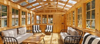 Chippewa Lake cabin w/ pickleball court!