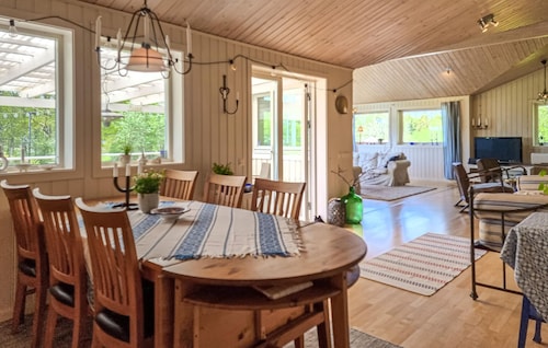 Beautiful home in Henån with kitchen