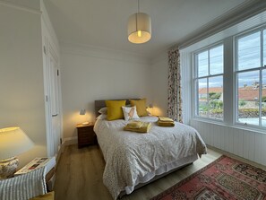 4 bedrooms, iron/ironing board, free WiFi, bed sheets