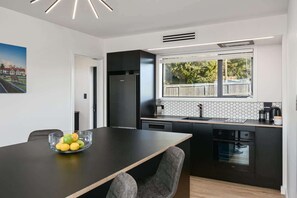 Fridge, microwave, oven, stovetop - The Bluebird | Modern, Warm and Stylish! (Rotorua)