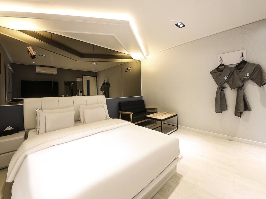 Chambre Deluxe double, vue sur la ville | Draps en coton égyptien, literie de qualité, couette en duvet