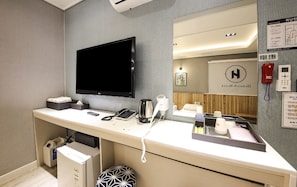 Traditional Room, City View | Living area