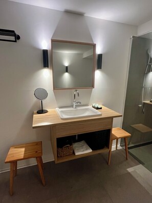 Loft conforto, para não fumantes, banheiro privativo | Banheiro | Chuveiro, secador de cabelo, piso aquecido, toalhas de banho