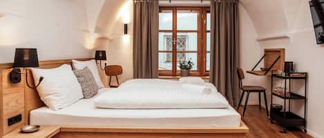 Comfort Double Room, Non Smoking, Private Bathroom | 1 bedroom, premium bedding, Tempur-Pedic beds, individually decorated