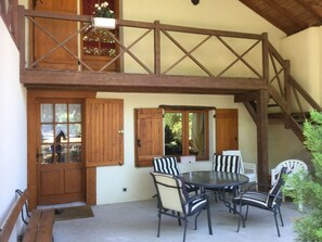Outdoor dining - Grande Maison Landaise Dans Parc Boisé (Arue)