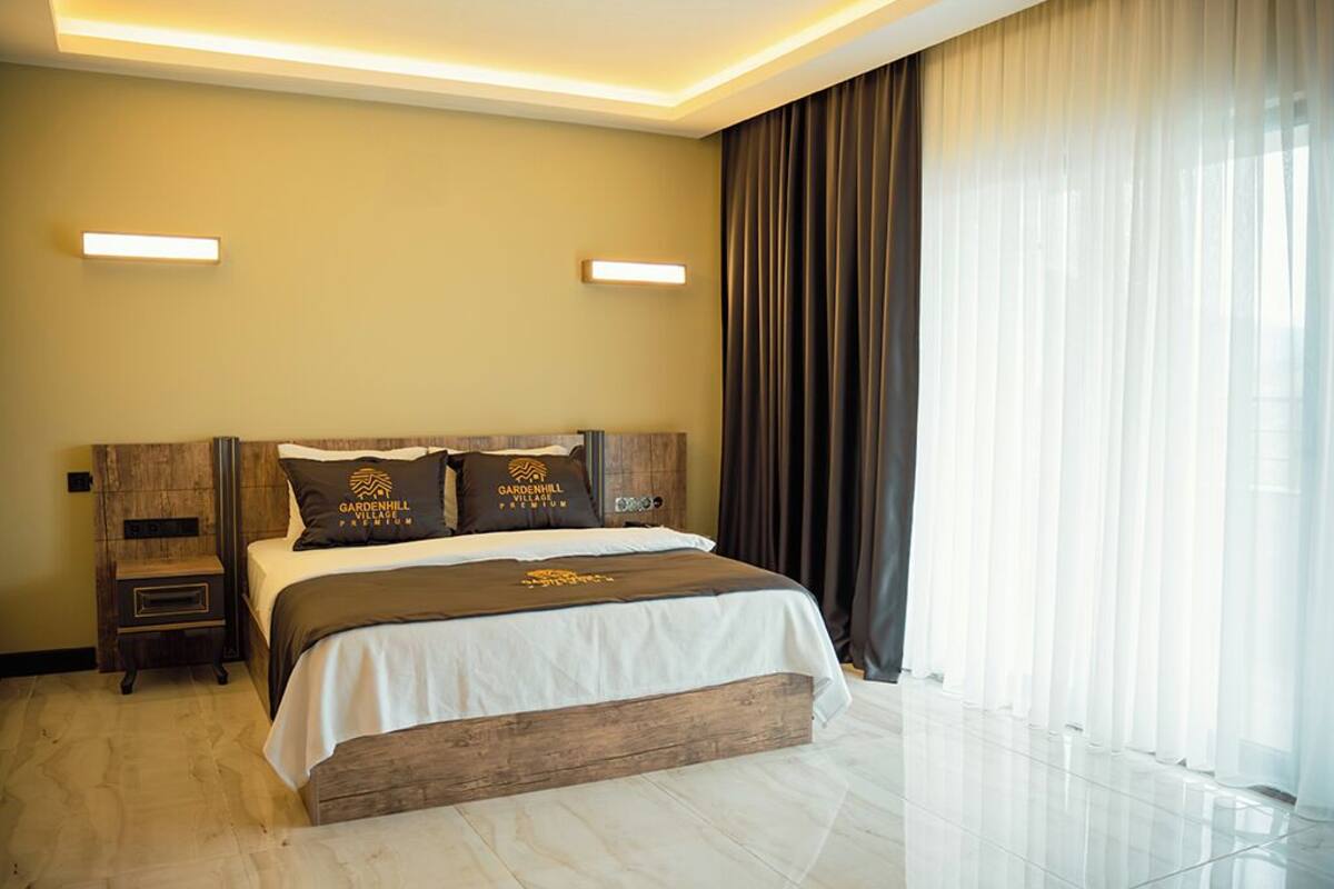 Family Suite | Hypo-allergenic bedding available, minibar, in-room safe