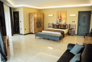 Ropa de cama hipoalergénica y minibar 