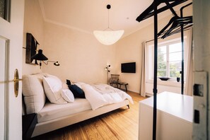 1 bedroom, travel cot, free WiFi, bed sheets - Gut Försterlay - Boutique Apartments im Historischen Winzerhaus - Wohnung 2 (Lösnich)