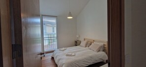 2 bedrooms, desk, iron/ironing board, WiFi - Charming and stylish villa (Gurmels)