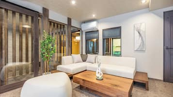Deluxe House | Living area