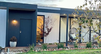 Cosy “Mod” in Clunes