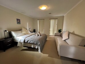 4 chambres, fer et planche à repasser, Wi-Fi, draps fournis