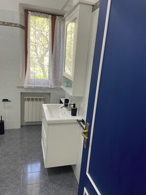 Toilet paper - 2 Bedroom Apartment in Porto Recanati (Porto Recanati)