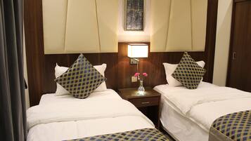 Habitación de lujo con 1 cama doble o 2 individuales, 1 cama doble, cocina, vistas a la ciudad | 1 dormitorio, caja fuerte, cortinas opacas y sistema de insonorización