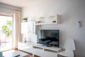 Smart TV, computer monitors - Casa en Primera Línea de Playa en Jávea. Ideal Para Familia y Teletrabajo (Xàbia)