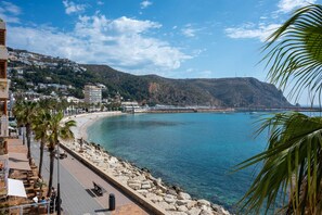 On the beach, beach towels - Casa en Primera Línea de Playa en Jávea. Ideal Para Familia y Teletrabajo (Xàbia)