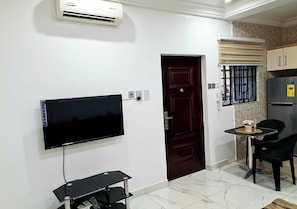 Apartamento | Zona de estar | Televisión de plasma de 45 pulgadas con canales por cable, Netflix