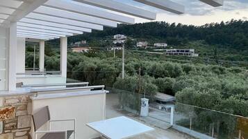 Sistema de insonorización, tabla de planchar con plancha y wifi gratis