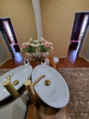 Hair dryer, towels, soap, shampoo - A 2 Minutos da Praia de Matosinhos! Casa Familiar Cheia de História e Charme! (Matosinhos)