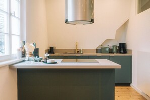 Geladeira, fogão, cooktop, lava-louças