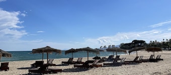 Casa adosada cerca del mar con solárium y patio, ideal para vacaciones en Cambrils