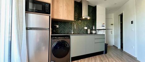 Frigorifero, microonde, lavastoviglie, macchina per tè/caffè