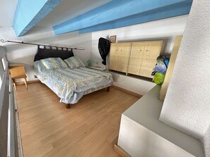 Room - Studio with cabin + mezzanine for 4 pers, loggia, near beach, private parking (Cap d'Agde)