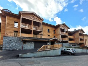 Exterior - Stunning 4-bedroom duplex, up to 8 people, clear view, Wi-Fi, parking (Les Gets)