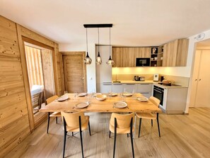 Dining - Stunning 4-bedroom duplex, up to 8 people, clear view, Wi-Fi, parking (Les Gets)