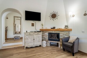 Interior - Traditional Algarve home with private pool, air con & solar, near Praia Marinha (Lagoa)