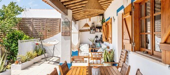 Traditional Algarve home with private pool, air conditioning near Praia Marinha