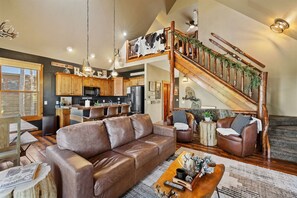 Televisión y chimenea 