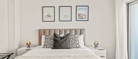 1 dormitorio, tabla de planchar con plancha, wifi y ropa de cama