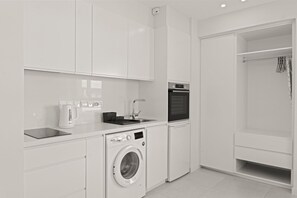 Forno, piano cottura, tostapane, pentole/stoviglie/utensili