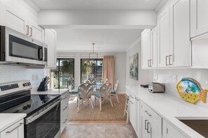 Mikrowelle, Ofen, Herdplatte, Geschirrspüler