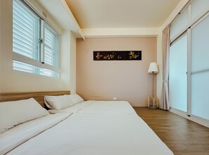 1 bedroom, blackout curtains, free WiFi, bed sheets - Canal16 HarborView Studio (Tainan)
