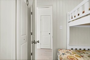 3 bedrooms, desk, free WiFi - Cute Oceanfront Beach Cottage- 3 bedrooms Surf City (Surf City)