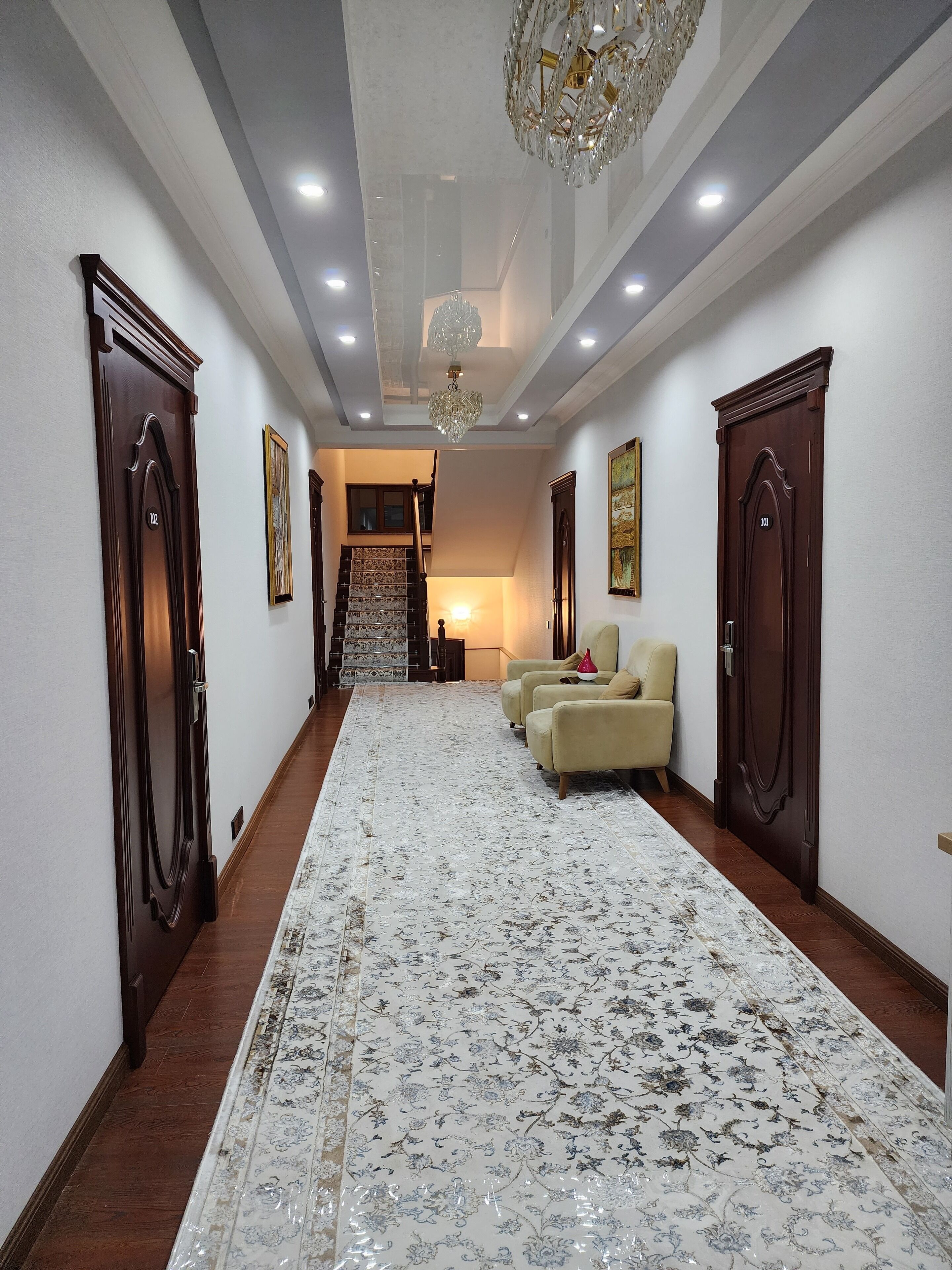 55-cm Smart TV with digital channels, heated floors