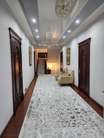 Smart TV 55 cm con canales de televisión digitales, piso con calefacción