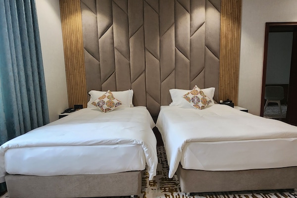 1 dormitorio, ropa de cama de alta calidad, caja fuerte y escritorio