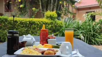Free daily cooked-to-order breakfast