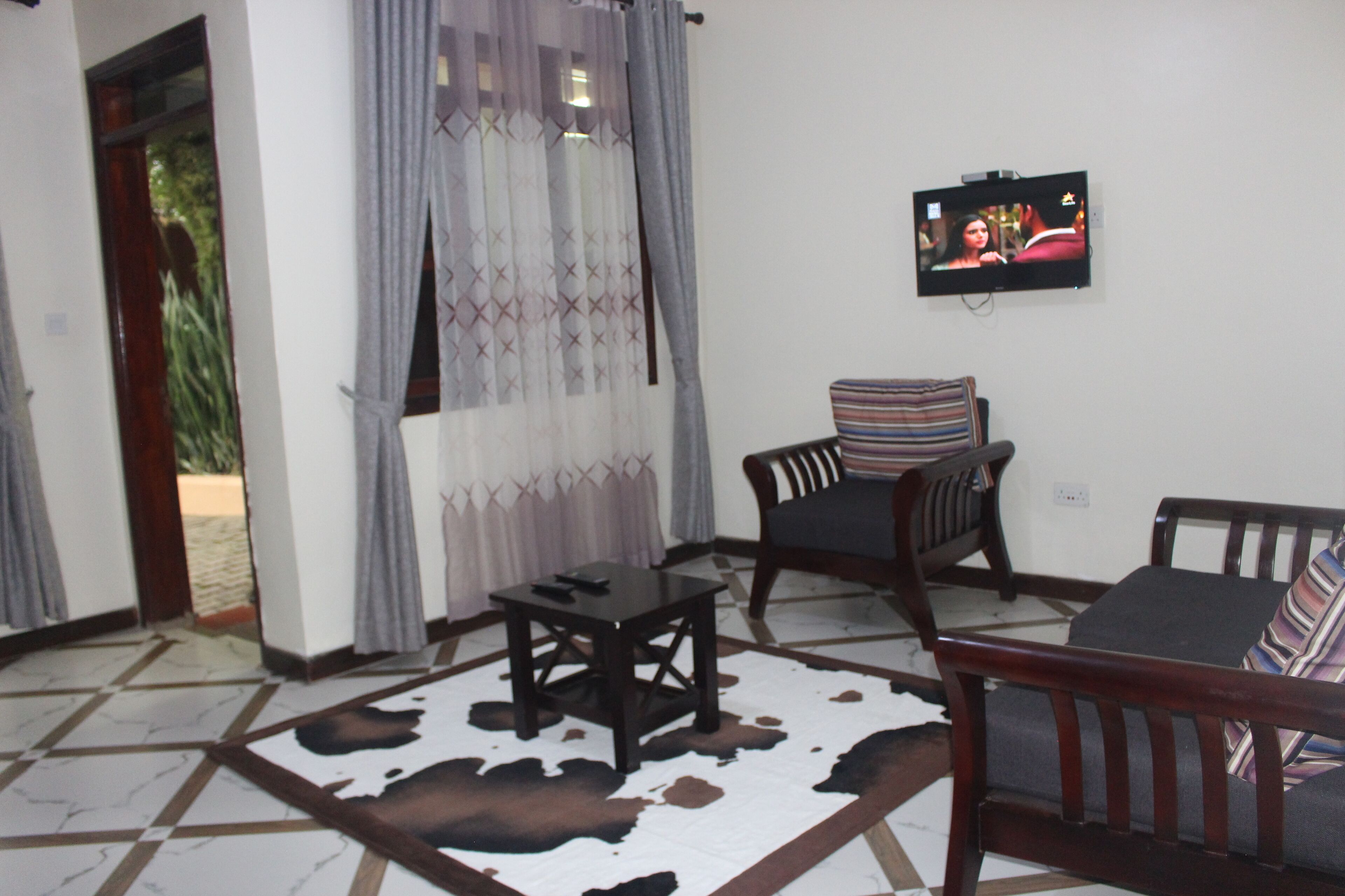Deluxe Double Room, Balcony | Living area | 48-inch LED TV with cable channels