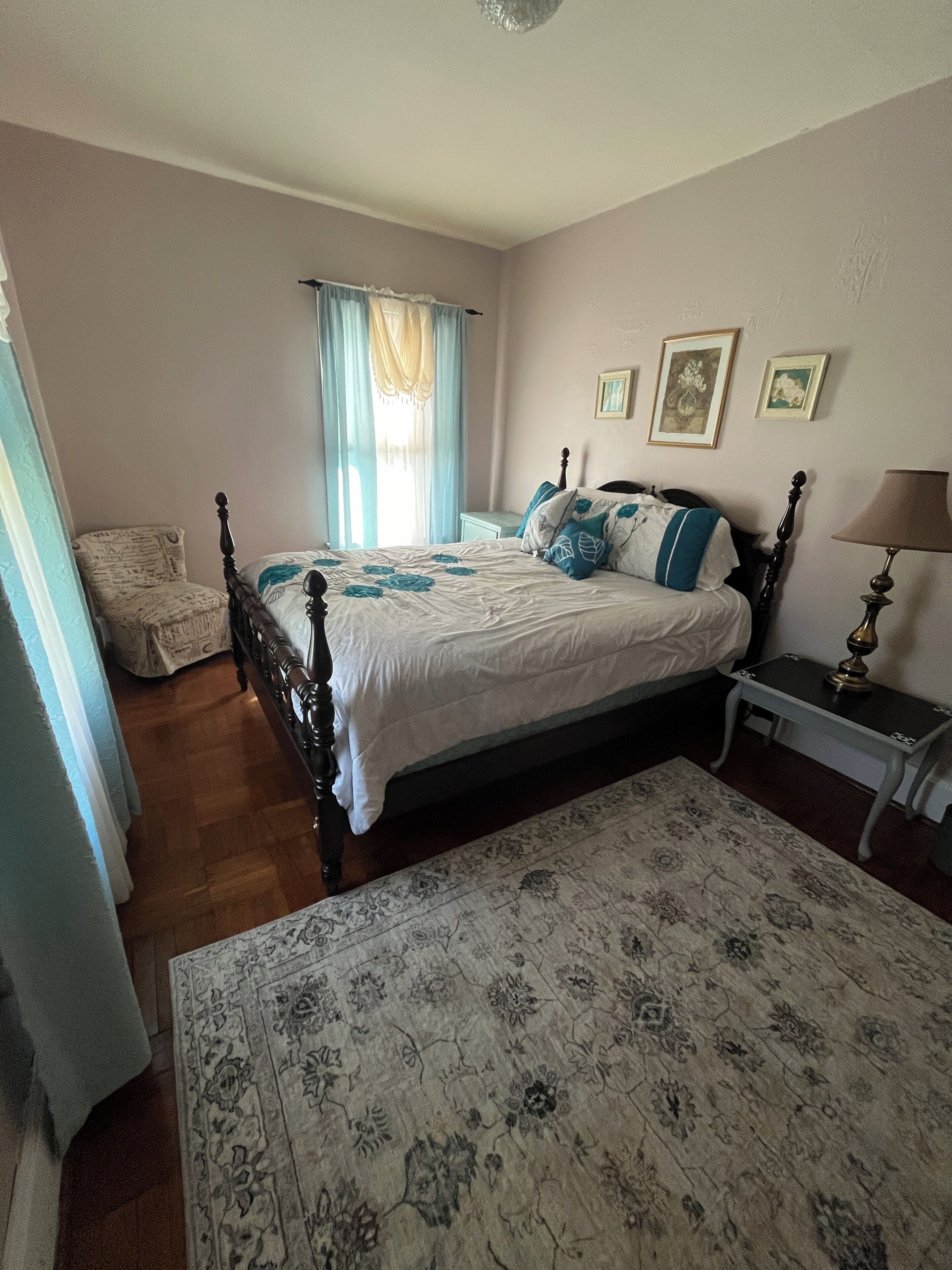 Private bedroom along VA Creeper Trail and near Appalachian Trail.