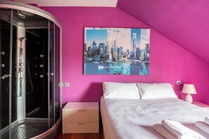 3 chambres, fer et planche à repasser, Wi-Fi, draps fournis